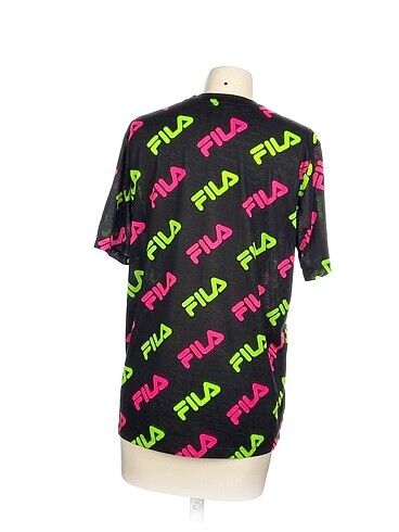 l Beden Fila T-shirt %70 İndirimli.