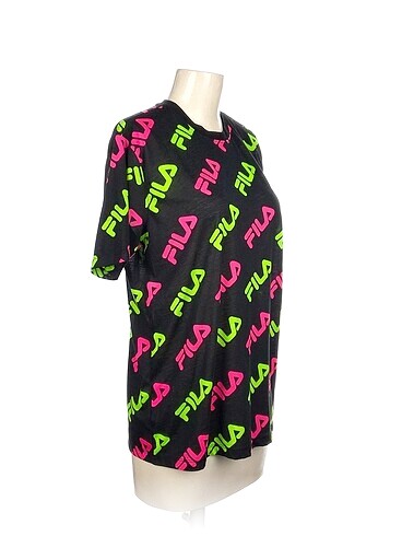 Fila Fila T-shirt %70 İndirimli.