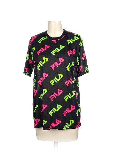 Fila T-shirt %70 İndirimli.