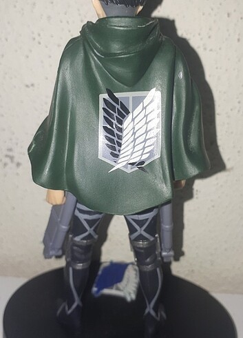 Attack on titan levi figürü