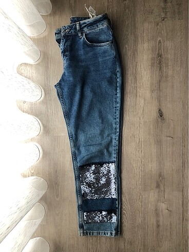 Payet Detaylı Mom Jean