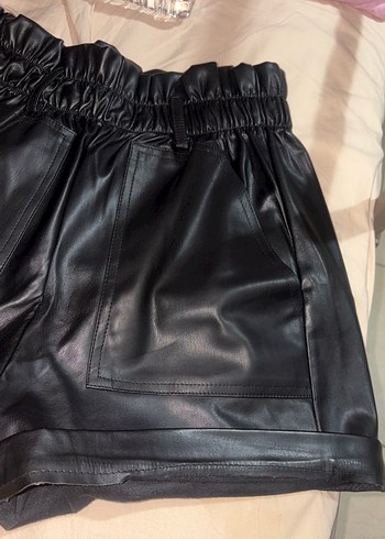 Kadın Siyah Deri Cepli Mini Şort - Görsel 3