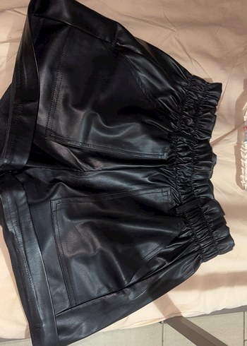 Kadın Siyah Deri Cepli Mini Şort - Görsel 2