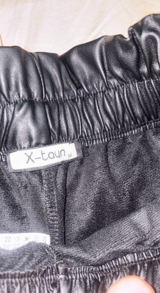 Kadın Siyah Deri Cepli Mini Şort - Görsel 4