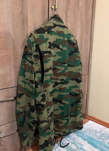 H&M ERKEK KAMUFLAJ MONT KABAN