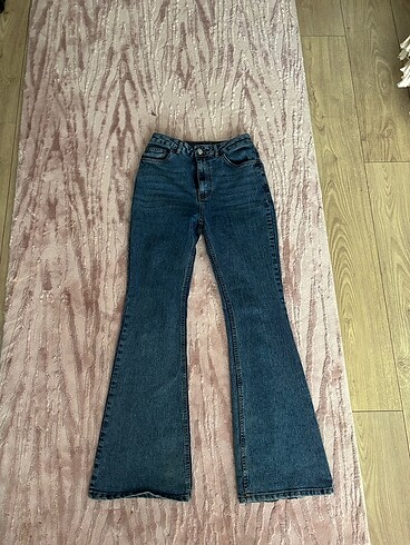 28 Beden LCW XSİDE İSPANYOL PAÇA JEAN