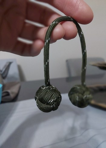 Farklı renk ve türlerde paracord 660 begleri