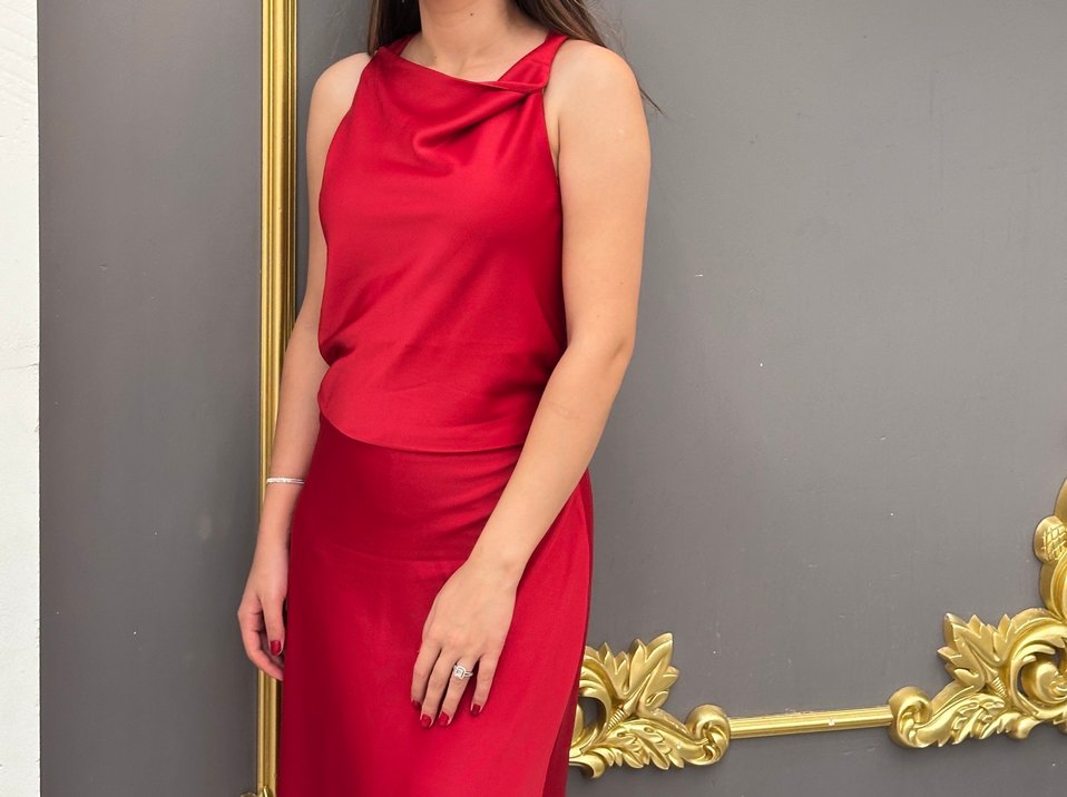 Kırmızı Saten Uzun V Yaka Drapeli Elbise - Görsel 2