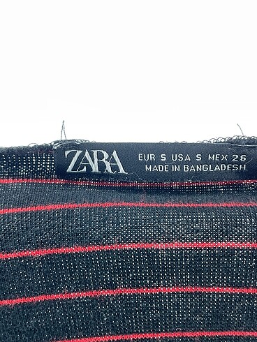 s Beden siyah Renk Zara T-shirt %70 İndirimli.
