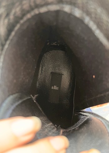 Elle marka Gri Deri Nakışlı Kadın Bot - Görsel 4