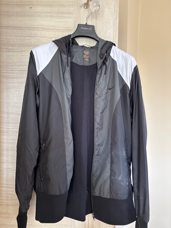 Gri Kapüşonlu Erkek Spor Yağmurluk - Görsel 2