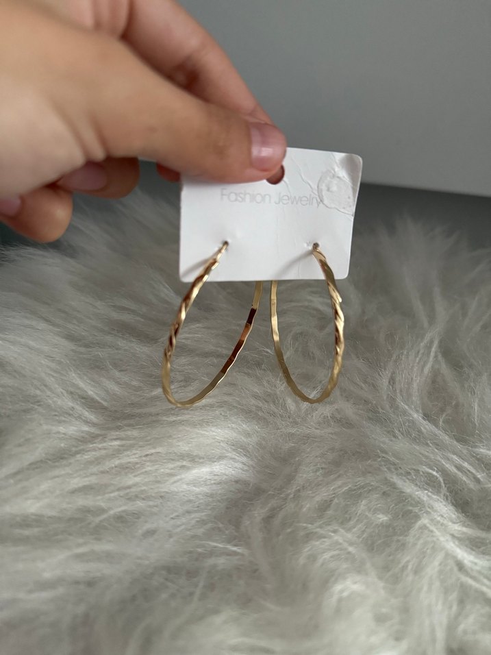 Altın Renkli Çelik Halka Küpe - Görsel 3