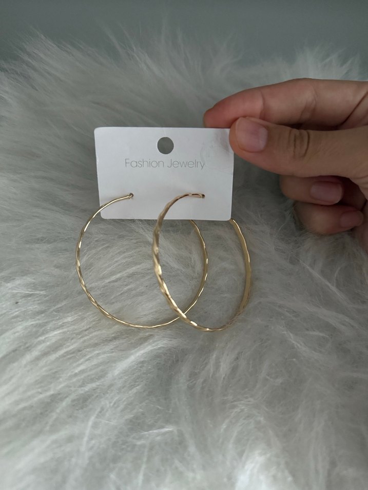 Altın Renkli Çelik Halka Küpe - Görsel 4