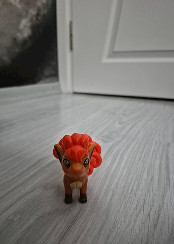 Vulpix Pokemon aksiyon figürü - Görsel 2