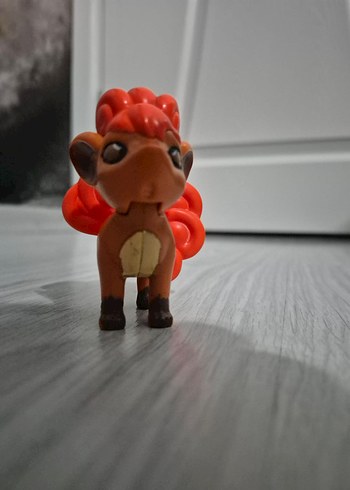 Vulpix Pokemon aksiyon figürü - Görsel 4