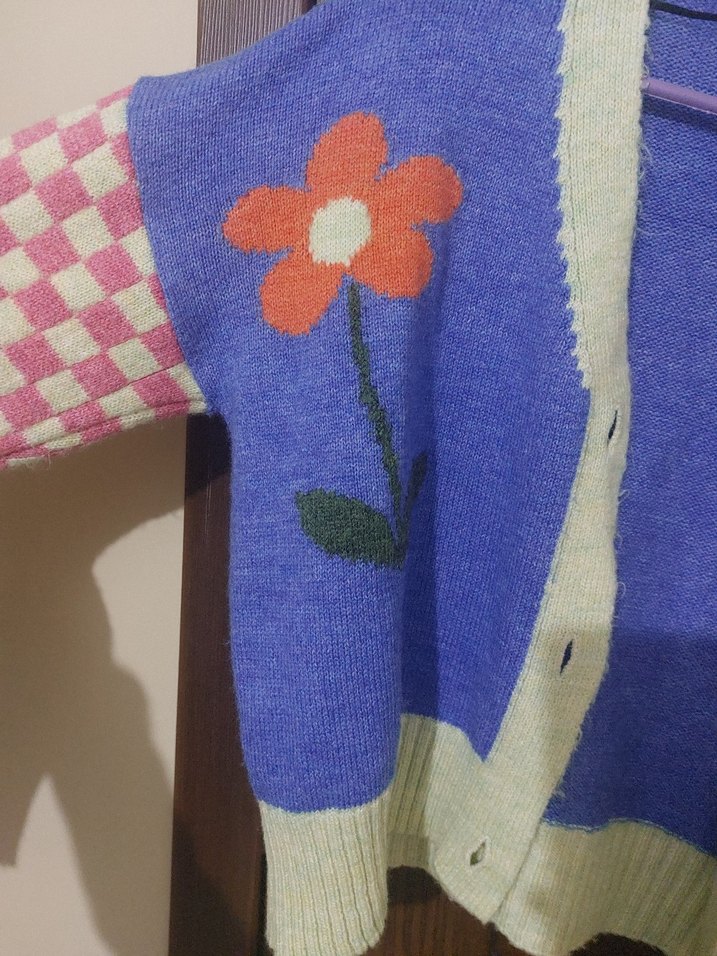 Çiçek Desenli Çok Renkli Örgü Hırka - Görsel 2