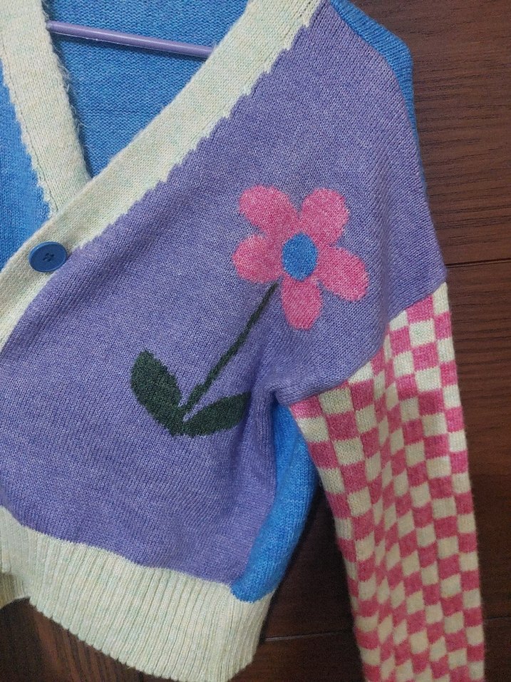 Çiçek Desenli Çok Renkli Örgü Hırka - Görsel 3