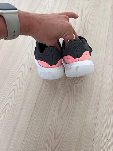 26 Beden pembe Renk Adidas spor ayakkabı