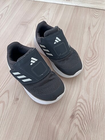 Adidas spor ayakkabı