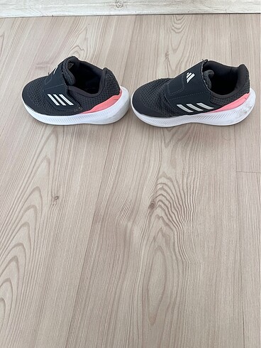 26 Beden Adidas spor ayakkabı