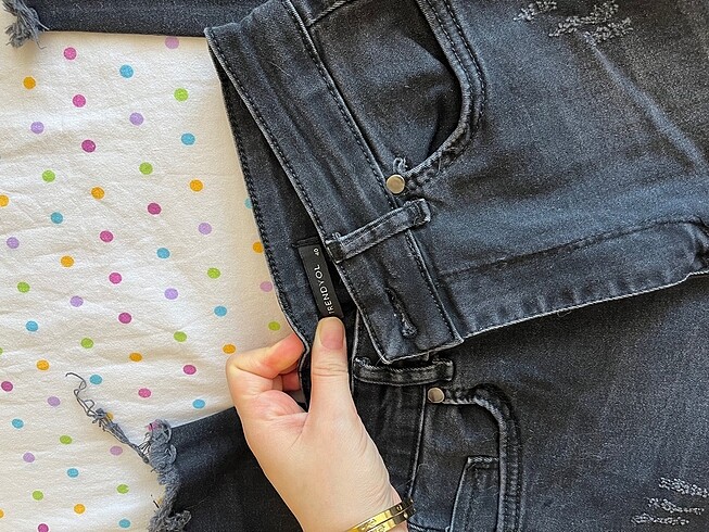 40 Beden siyah Renk Trendyol pantolon