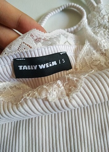 Bershka dantelli crop