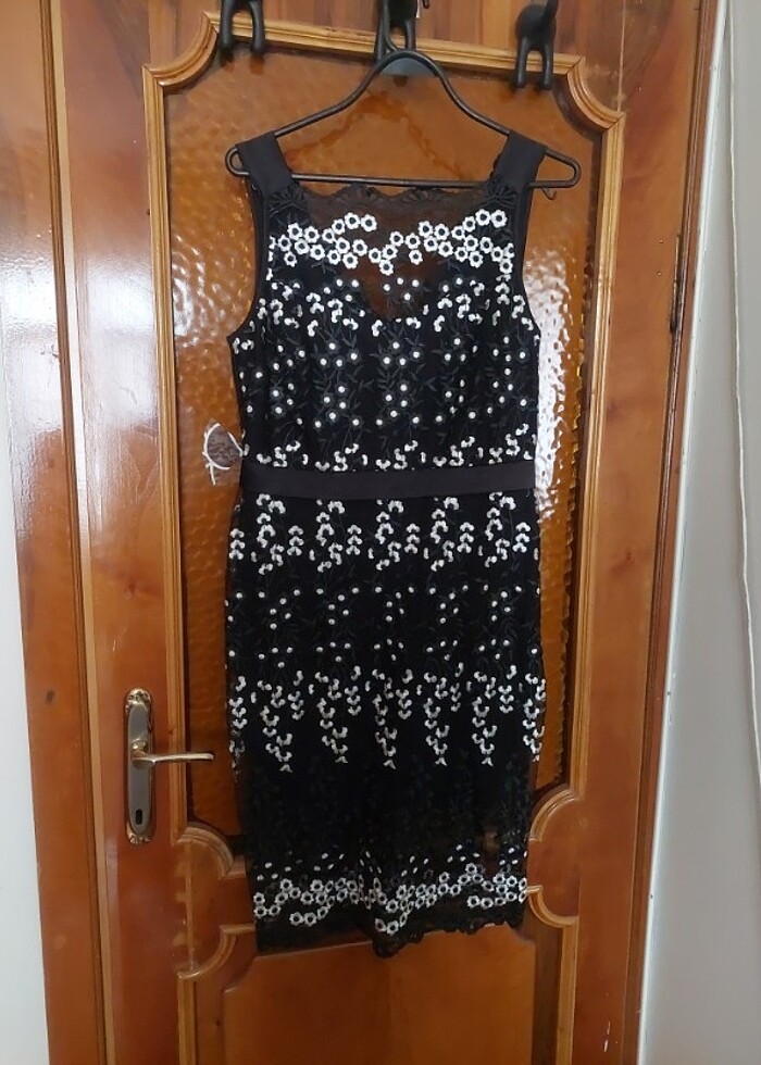 Koton çiçekli siyah elbise - Görsel 3