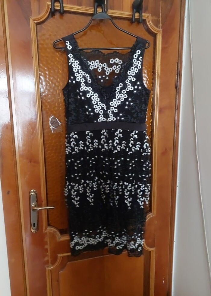 Koton çiçekli siyah elbise - Görsel 4