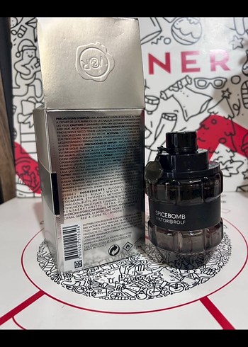 Viktor & Rolf Spicebomb Erkek Parfümü 90 ml - Görsel 2