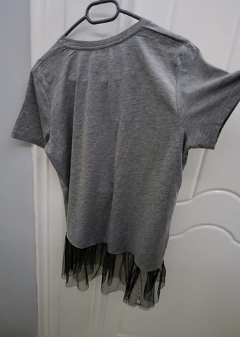 Gri Baskılı Mini Tül Detaylı Kadın Tişört - Görsel 3