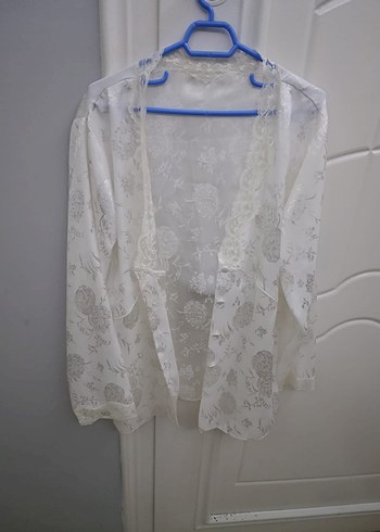 LC Waikiki Dantel Detaylı Beyaz Kadın saten pijama takımı.