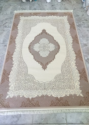 Bej Nakışlı Klasik Halı