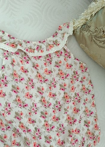 Kız Çocuk Beyaz Çiçekli Fırfırlı Bluz - Görsel 4