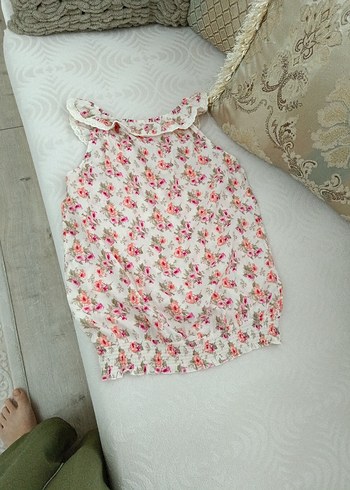 Kız Çocuk Beyaz Çiçekli Fırfırlı Bluz - Görsel 2