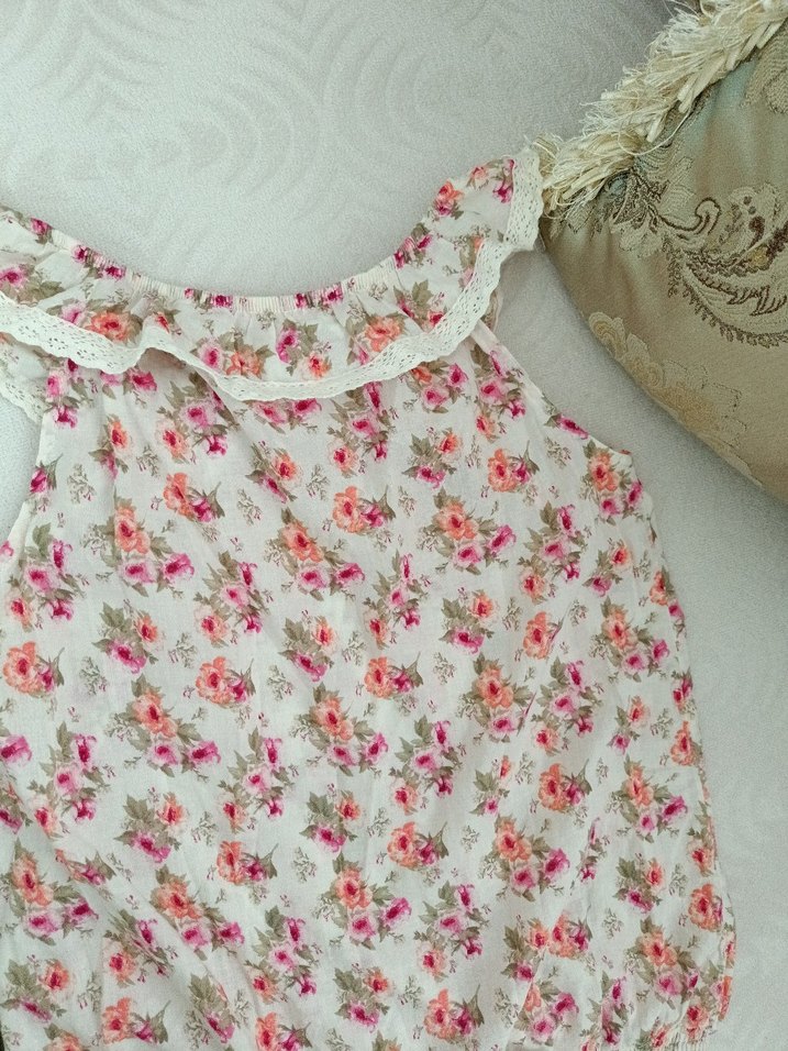 Kız Çocuk Beyaz Çiçekli Fırfırlı Bluz - Görsel 4