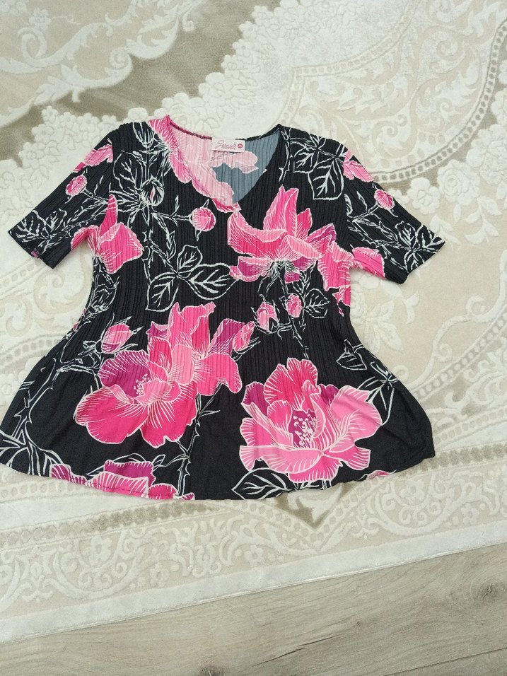 Pembe Çiçekli Piliseli Tunik - Görsel 3