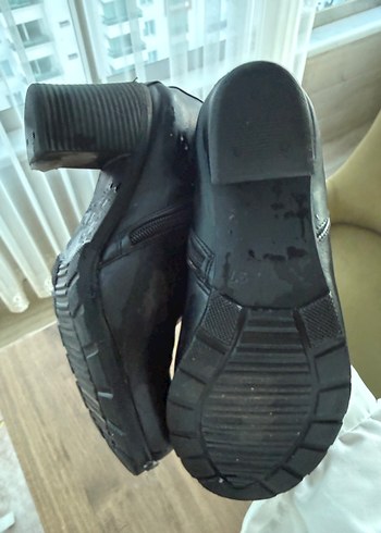 Kadın Siyah Deri Topuklu Bot - Görsel 4