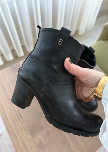 Kadın Siyah Deri Topuklu Bot - Görsel 3