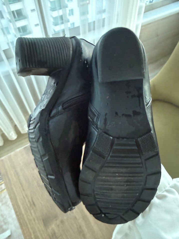 Kadın Siyah Deri Topuklu Bot - Görsel 4