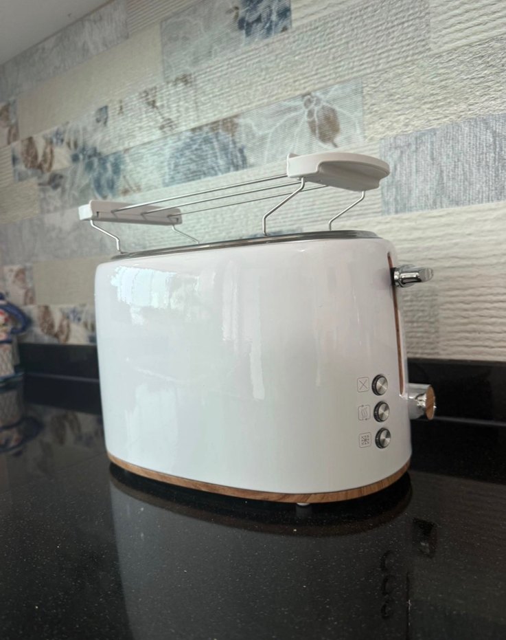 Beyaz ve Gri Ekmek Kızartma Makinesi - Görsel 3