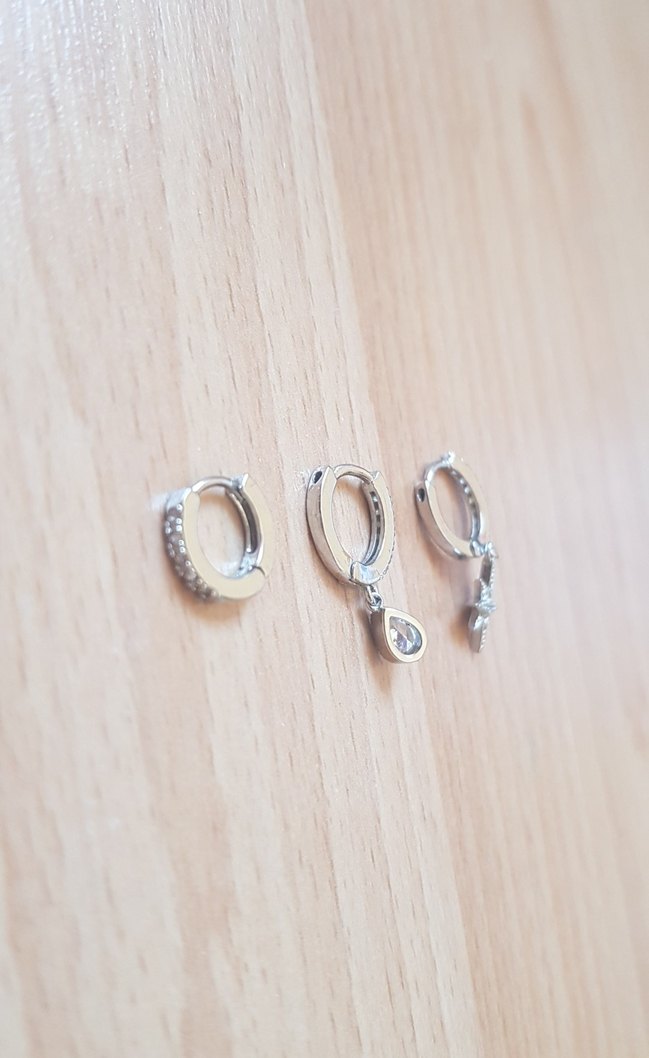 Gri Mini İşlemeli Taşlı Kadın Küpeler - Görsel 3