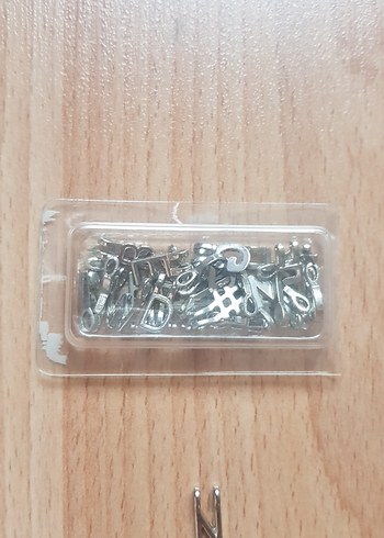 Zincir Detaylı Kadın 29 Harf Kolye - Görsel 2