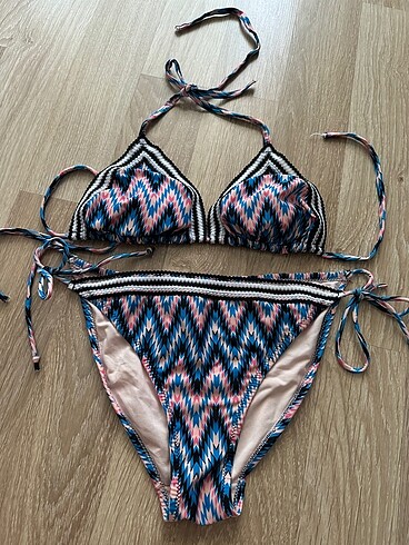 LC Waikiki Bikini takımı