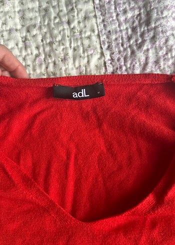 Kırmızı V Yakalı Kadın Triko - Görsel 2