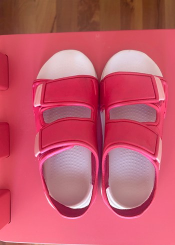 Adidas Kız Çocuk Pembe Cırt Cırtlı Sandalet
