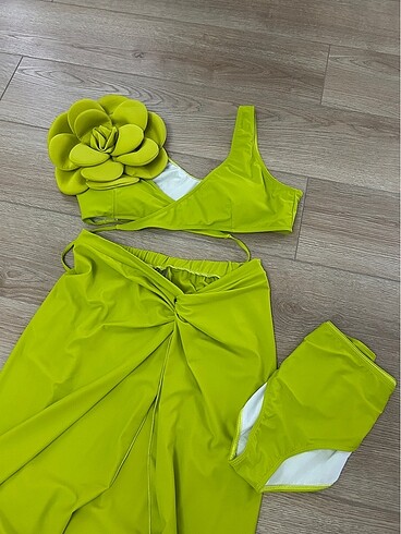 çiçekli bikini takımı