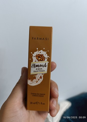 Farmasi Badem ve Süt El Kremi 30 ml