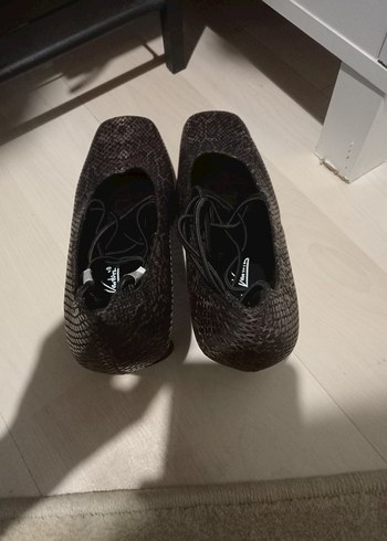 Kahverengi Yılan Desenli Tokalı Topuklu Kadın Ayakkabı - Görsel 3