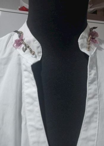 Nakışlı V Yaka Kadın Beyaz Gömlek - Görsel 2