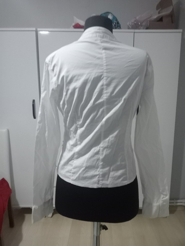 Nakışlı V Yaka Kadın Beyaz Gömlek - Görsel 3